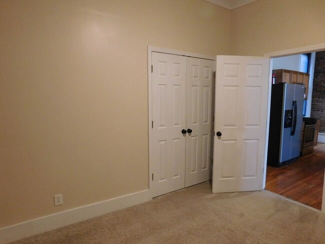 Building Photo - 216 Middle St