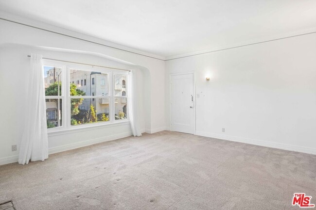 Building Photo - 643 S Detroit St