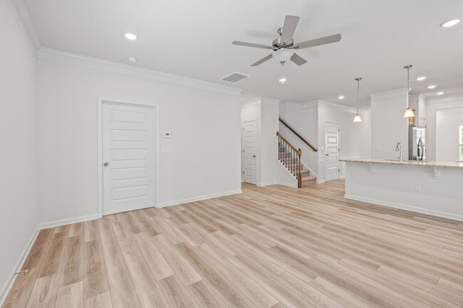 Building Photo - 326 Red Tail Dr