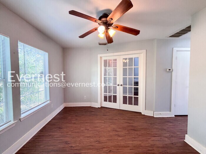 Building Photo - 1043 Grassy View Dr