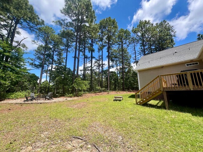 Building Photo - Carolina Lakes!!