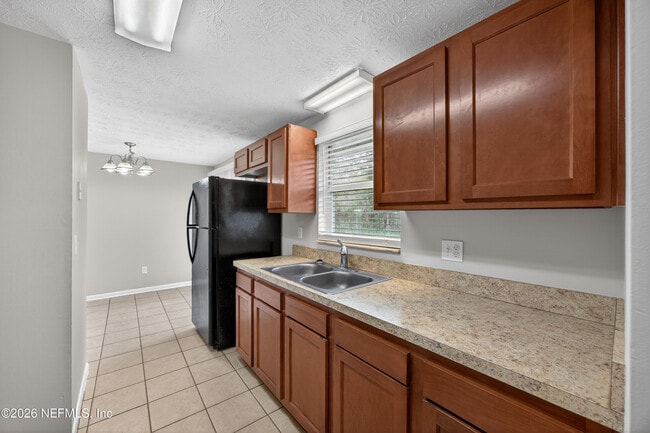 Building Photo - 726 Perryman Ln W