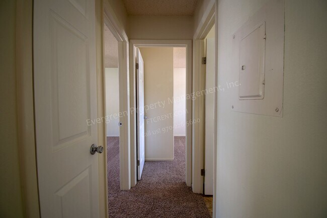 Building Photo - 3950 Manhattan Ave