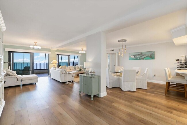 Building Photo - 1500 Park Beach Cir