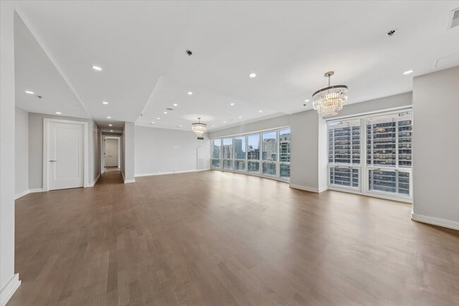 Building Photo - 100 E Huron St