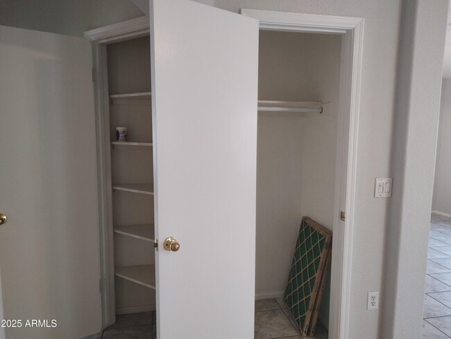 Building Photo - 3220 E Hononegh Dr
