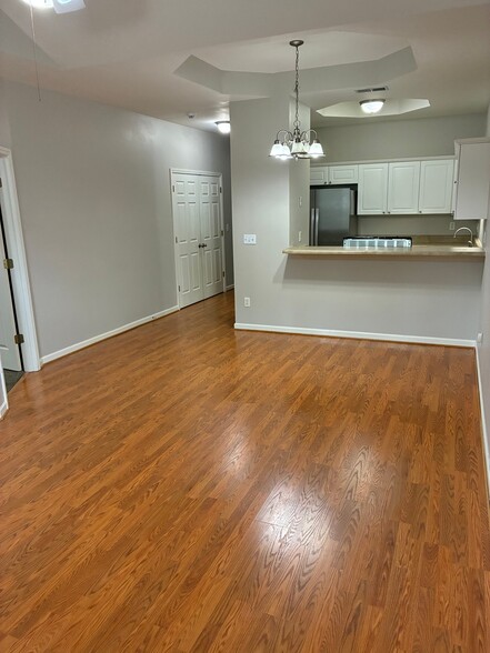 Building Photo - 57 Park Dr S