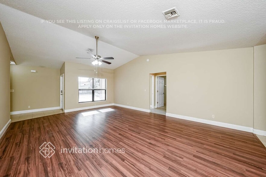 Building Photo - 5646 Lincoln Cir E