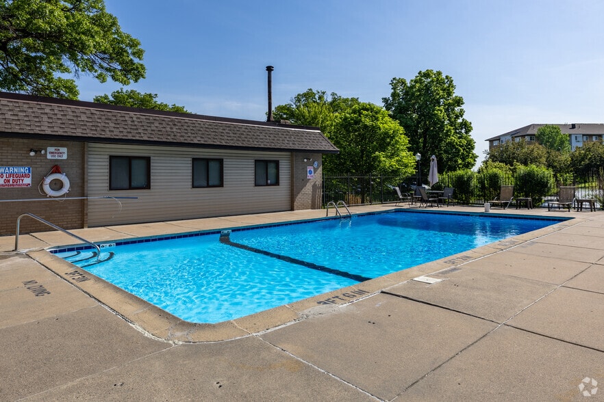 Pool - Rosewood Village