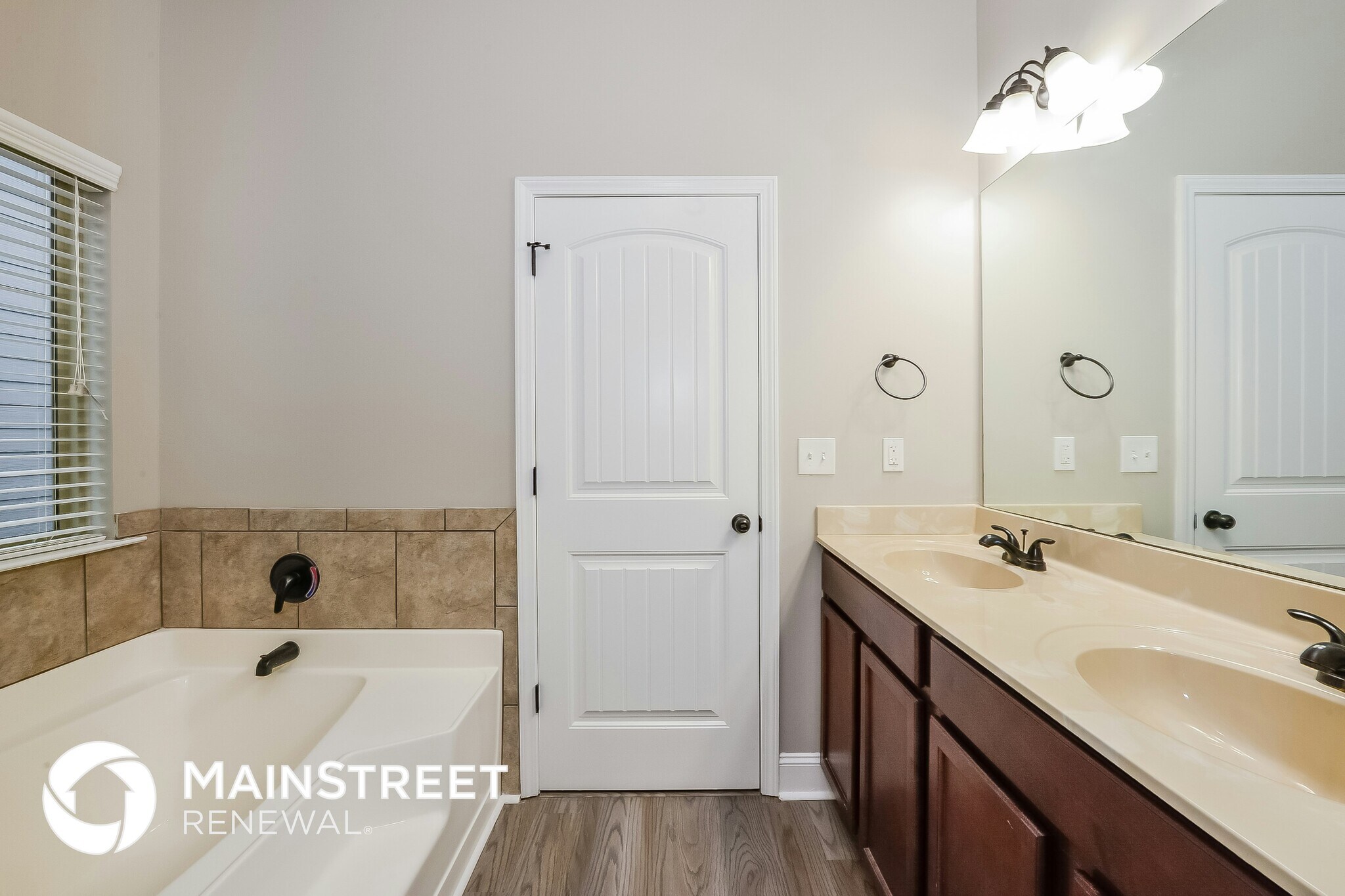 Building Photo - 4944 Longview Run