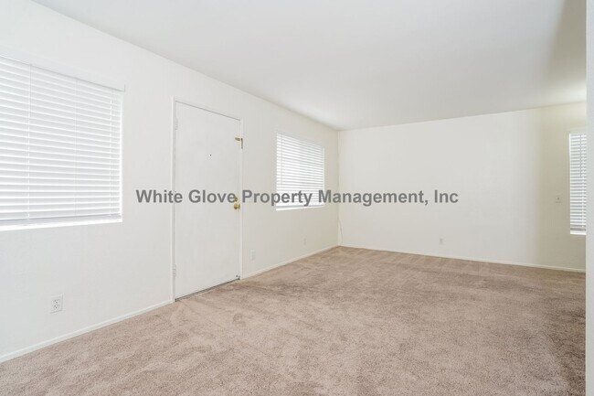 Building Photo - Charming Studio Condo with Garage in Desirable Las Palmas Community