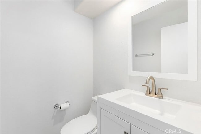 Building Photo - 10 Bravo Ln