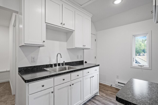 Building Photo - 3606 N Bryant Ave