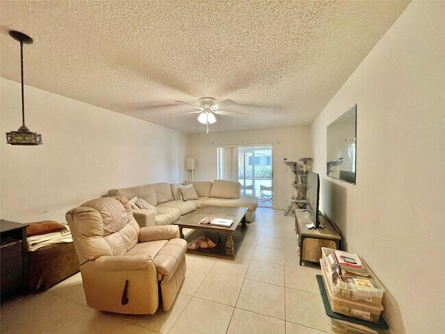 Building Photo - 257 S Cypress Rd