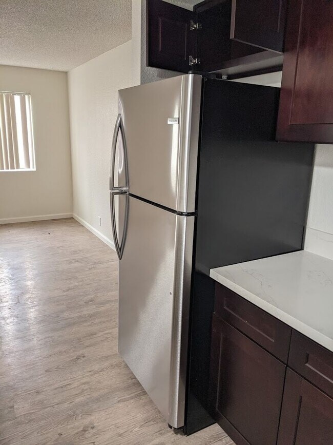 Building Photo - 55 Stenner St