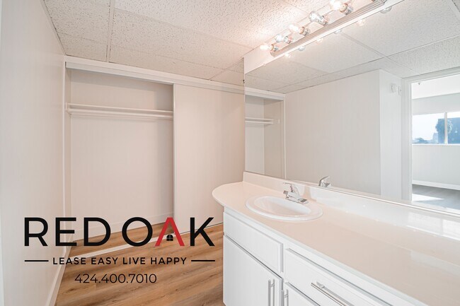 Building Photo - 6700 Franklin Pl