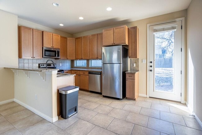 Building Photo - 1403 W 51st St