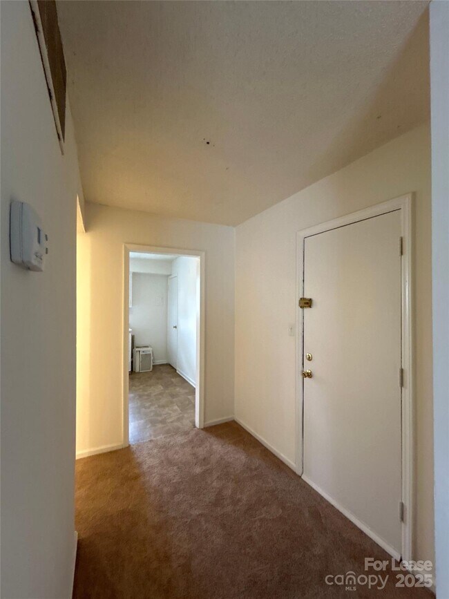 Building Photo - 5805 Hunting Ridge Ln