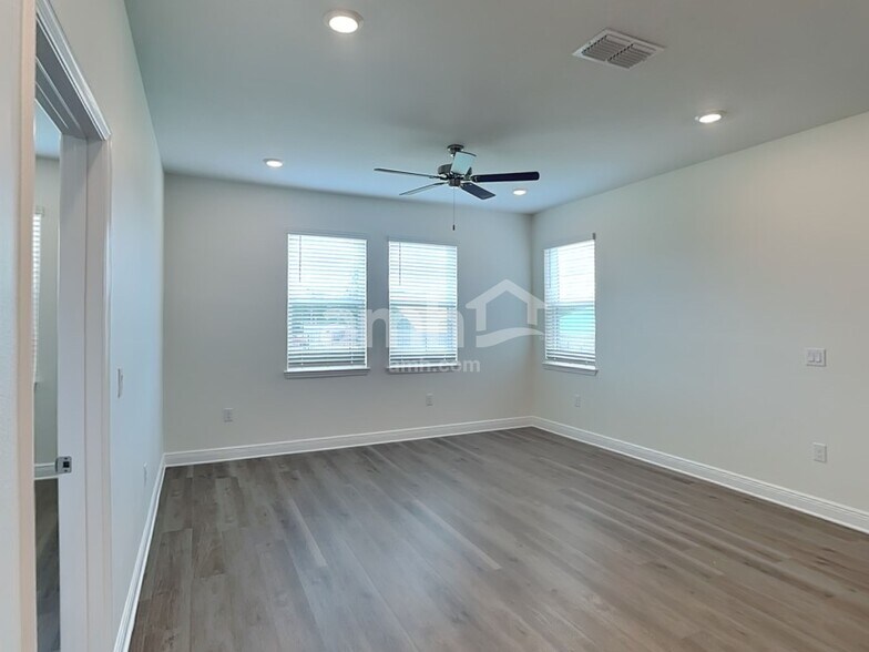 Building Photo - 3724 Ctr Cv Ln