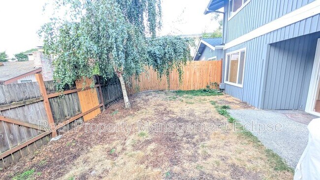 Building Photo - 12601 SE 30th St