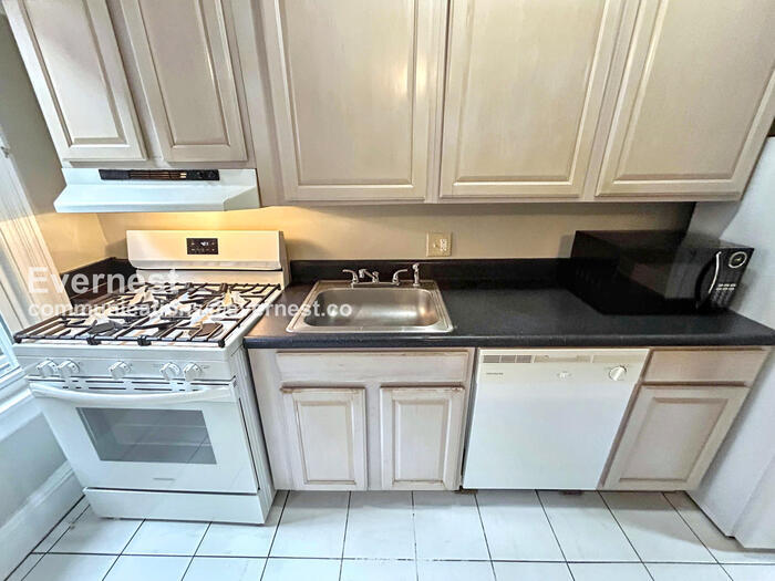 Building Photo - 1605 Grove Ave