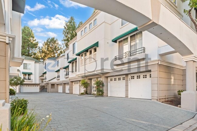 Building Photo - 440 Navaro Pl