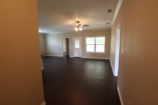 Building Photo - Gorgeous 3 Bedroom Home in The Ranch Subdi...