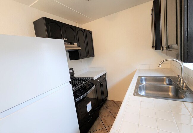 Building Photo - 1bd/1ba Apt with Private Patio, Near Navy ...