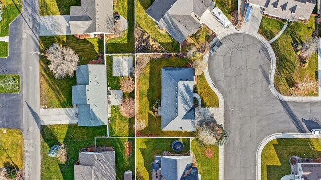 Building Photo - 3 Bedroom 2 bath home in Sugar City Idaho 2 stall garage in awesome neighborhood