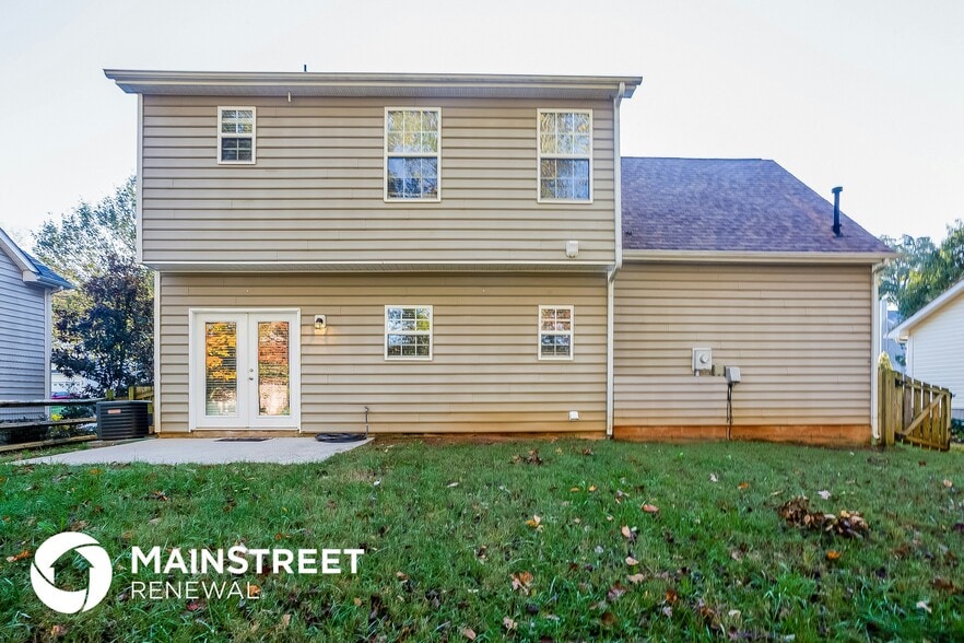 Building Photo - 8293 Chatham Oaks Dr