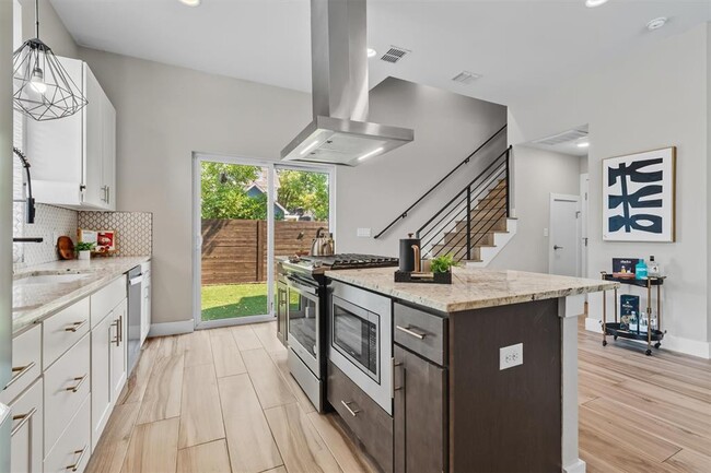 Building Photo - 5609 Tura Ln