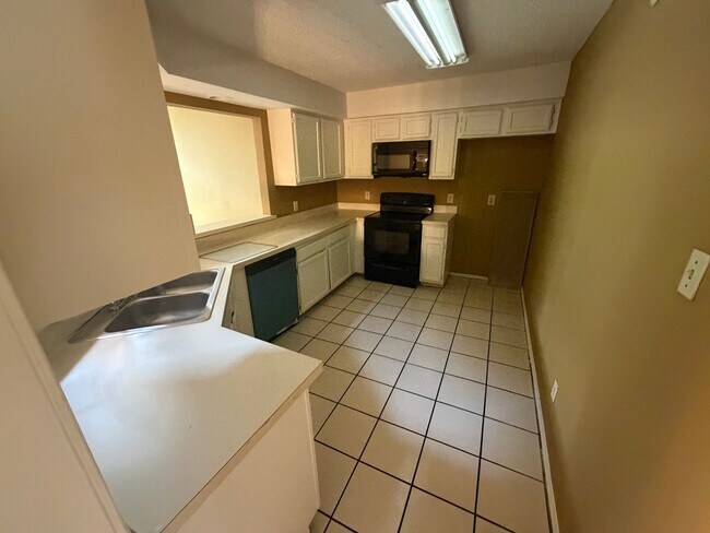 Building Photo - 9601 Forest Ln