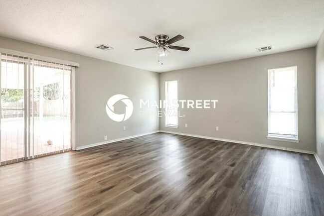 Building Photo - 4 Bedroom Pet-Friendly Home in Oklahoma City, OK with Main Street Renewal