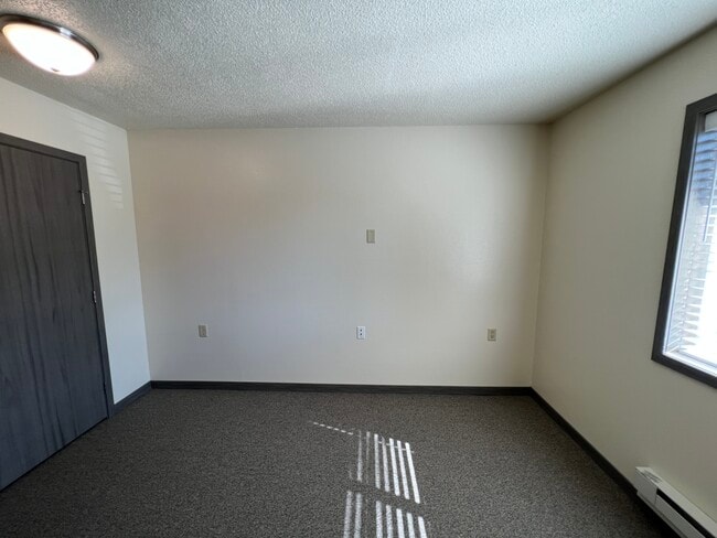 Building Photo - 117 Maine St