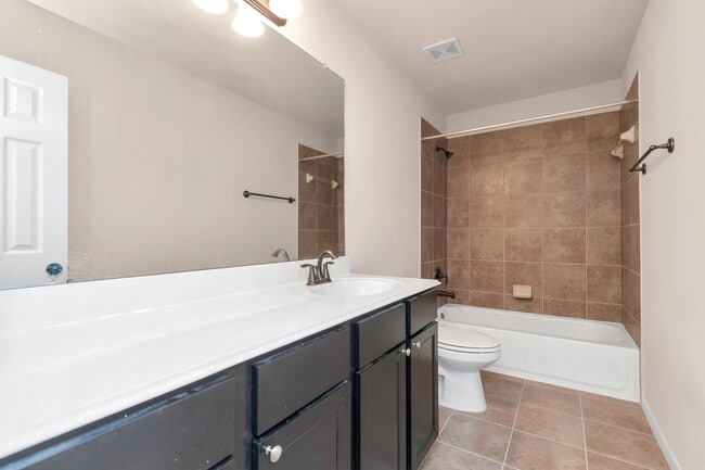 Building Photo - 5635 Round Robin Dr