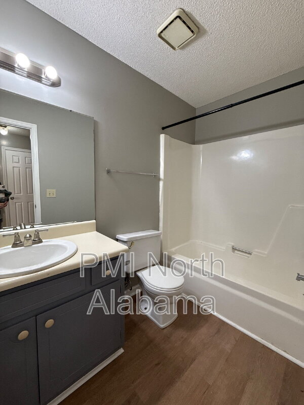 Building Photo - 1509 Barrington Rd NW