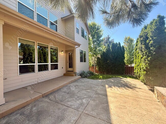 Building Photo - 60974 Snowbrush Dr