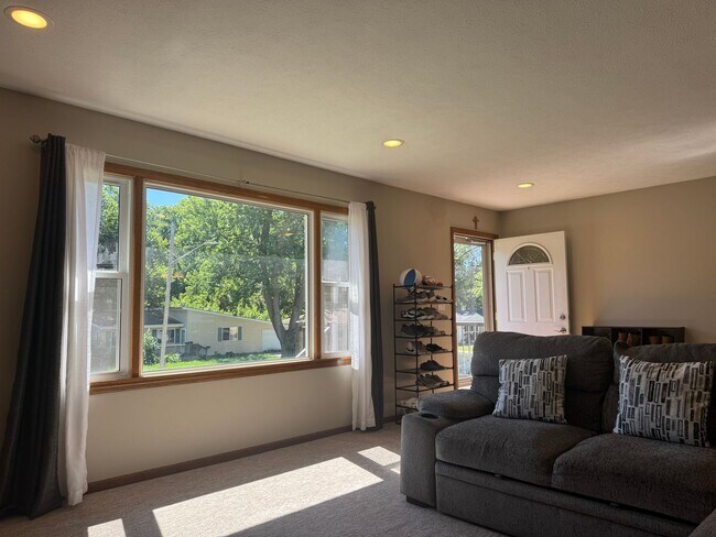 Building Photo - Raised Ranch Near Offutt AFB with Finished Basement & Oversized Garage