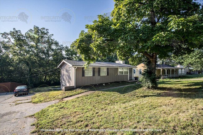 Building Photo - 4809 Farley Ave