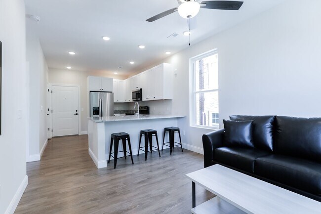 Building Photo - Lofts on State