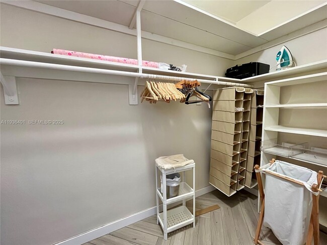 Building Photo - 9341 E Bay Harbor Dr