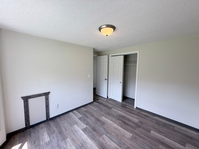 Building Photo - Fully Remodeled 3 Bedroom, 2 Bath Home in the Country – Versailles, KY