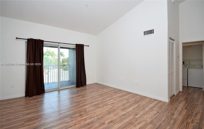 Building Photo - 631 SW 111th Ln