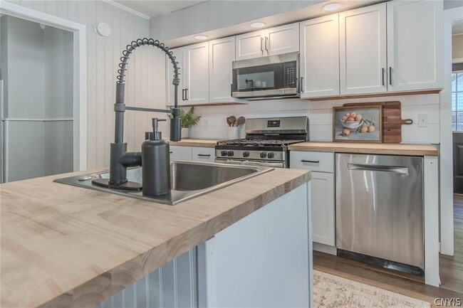 Building Photo - 406 Stone St