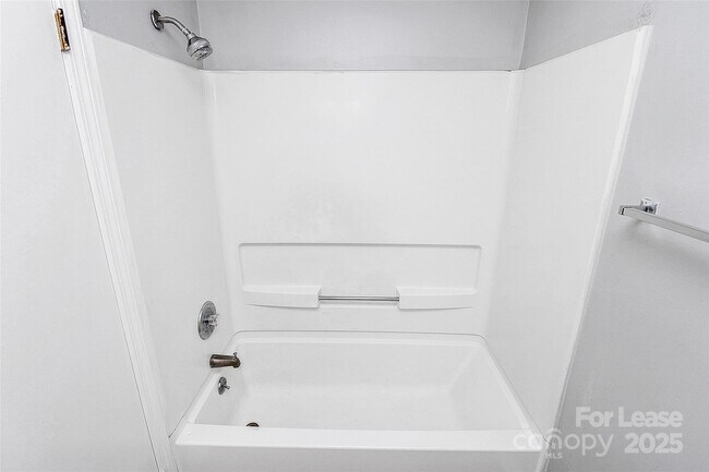 Building Photo - 7530 Pebblestone Dr