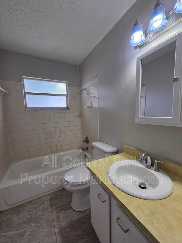 Building Photo - 1422 Moonlite Dr