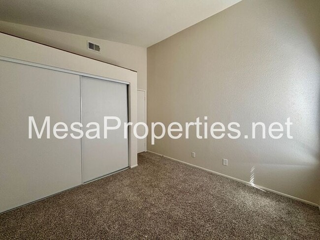 Building Photo - 2816 W Fairview Dr