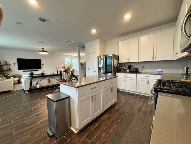 Building Photo - 1512 Hope Rnch Rd