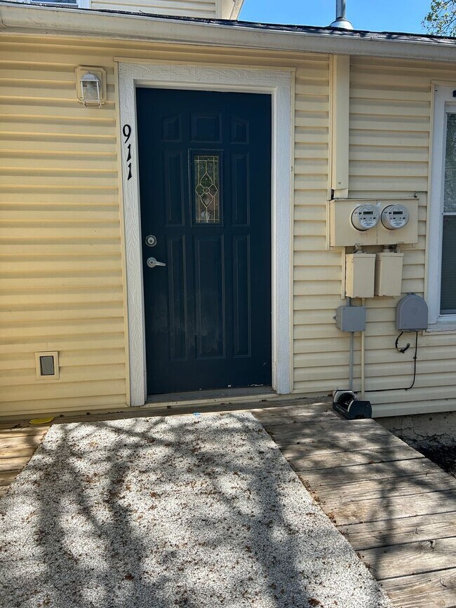 Building Photo - 909-911 Connecticut