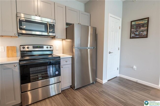 Building Photo - 948 N Front St